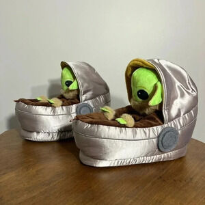 GapKids Star‎ Wars Grogu slippers size 3–4